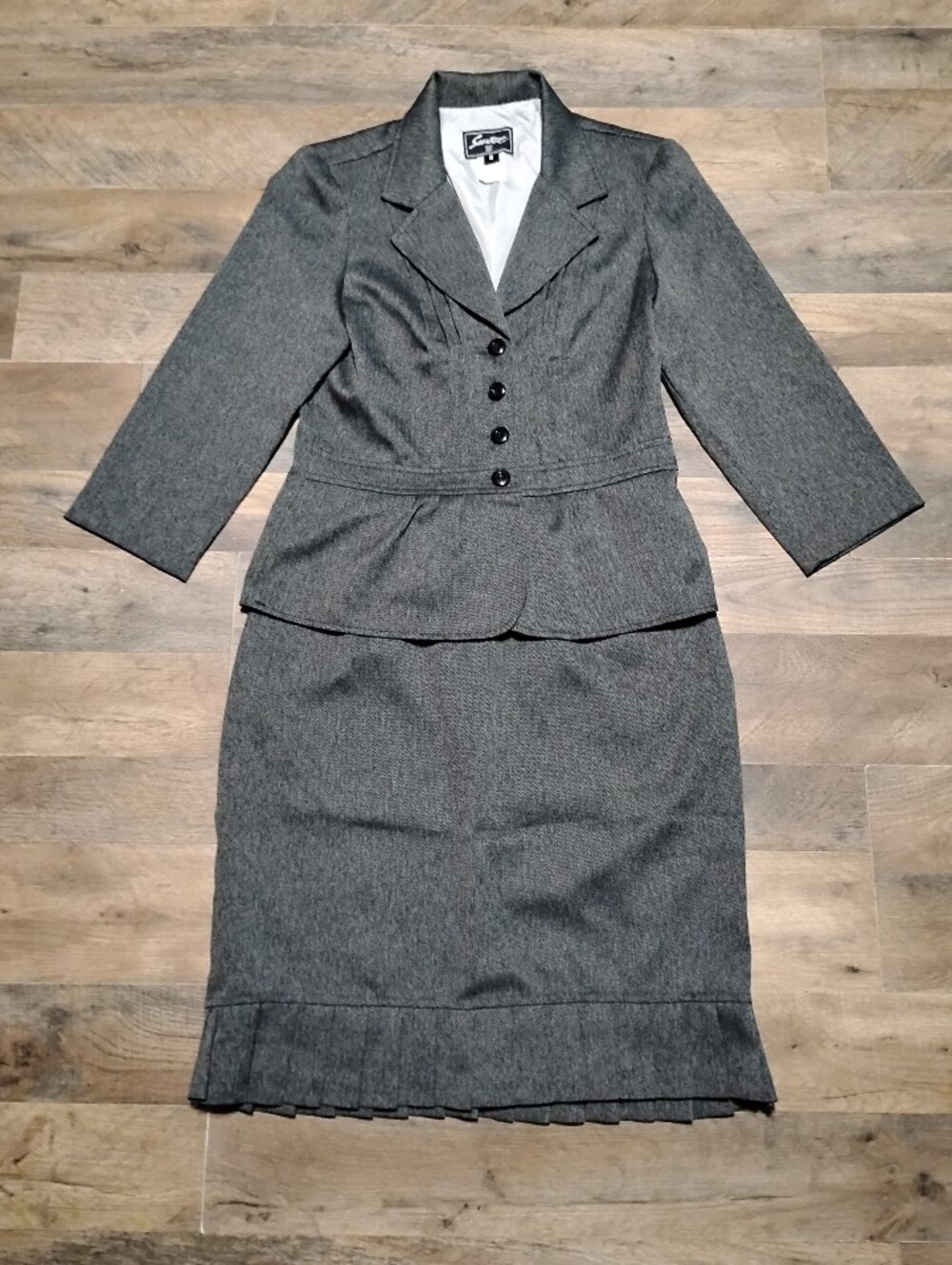 Sweet Suit Charcoal Herringbone Skirt Suit Women's Size: 8